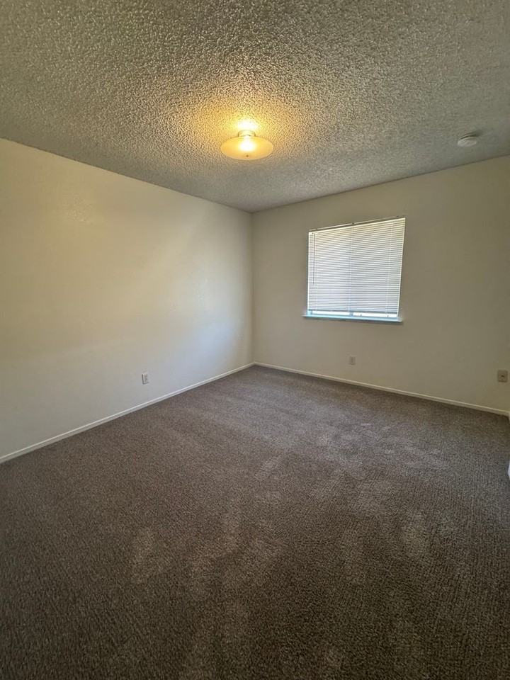 25831 Temple Dr - Photo 6 of 8