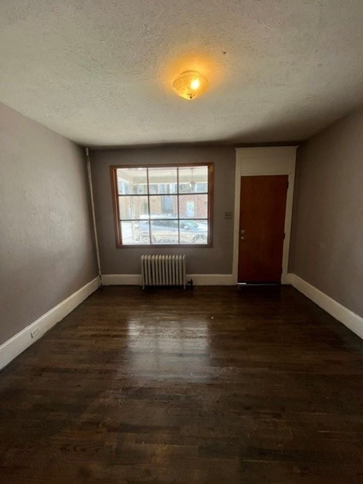 141 W Abbott St - Photo 3 of 13