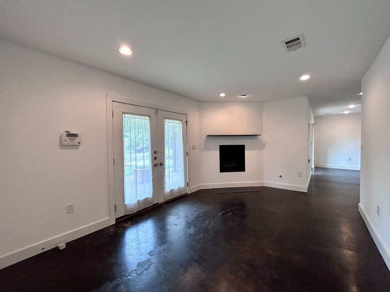 1718 Giles St - Photo 4 of 20