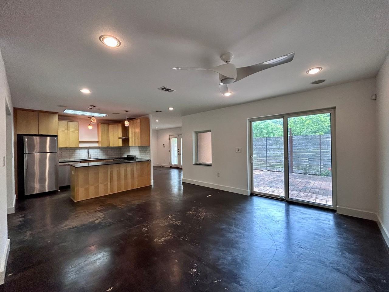 1718 Giles St - Photo 6 of 20