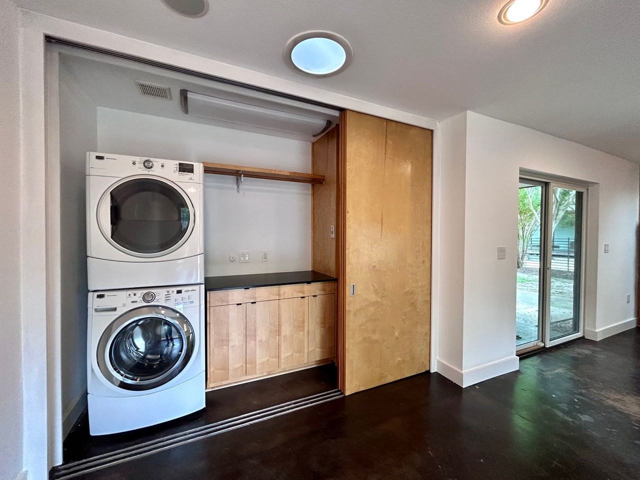 1718 Giles St - Photo 7 of 20