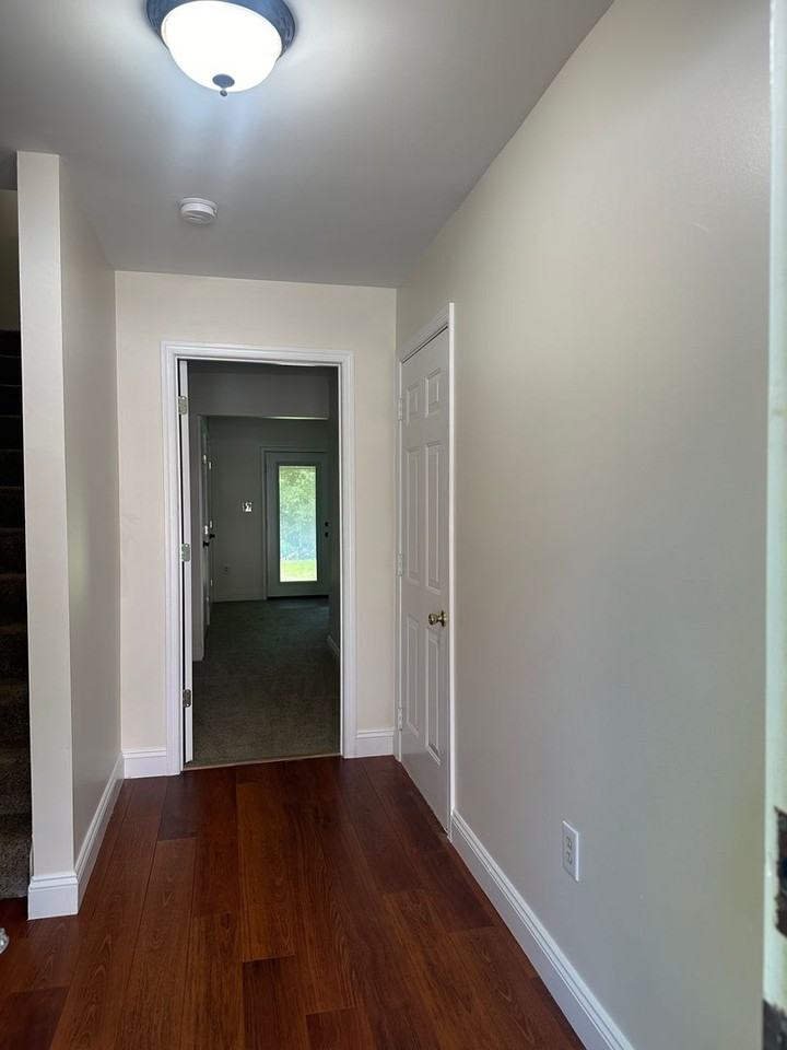 111 Fox Ct - Photo 2 of 20