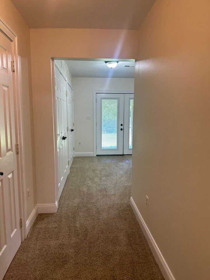111 Fox Ct - Photo 3 of 20