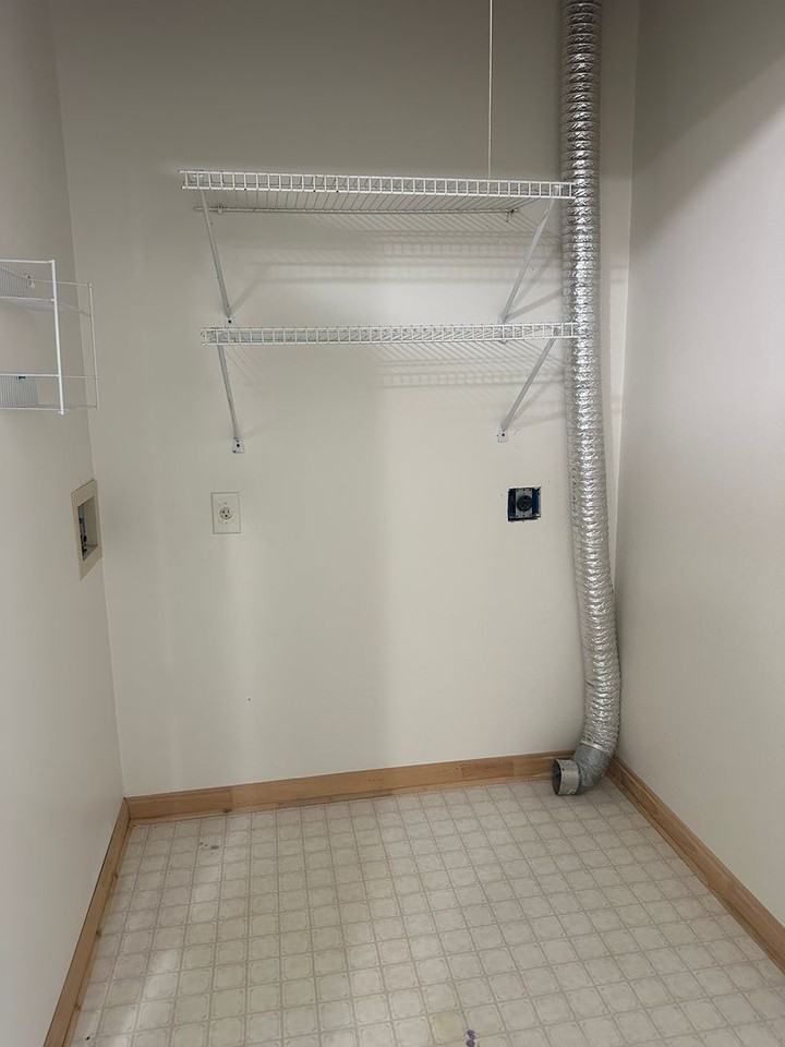 111 Fox Ct - Photo 6 of 20