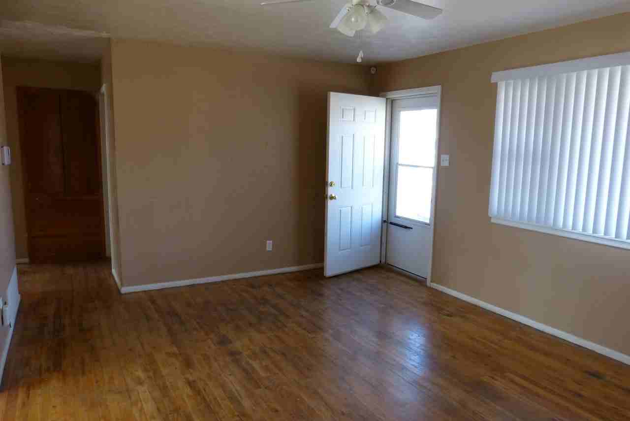 703 Dixie Dr - Photo 4 of 21