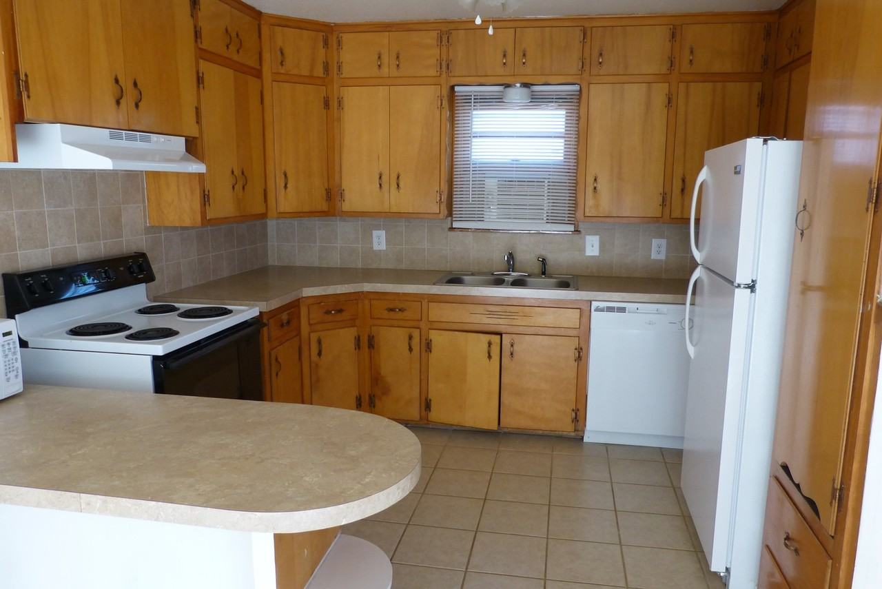 703 Dixie Dr - Photo 5 of 21