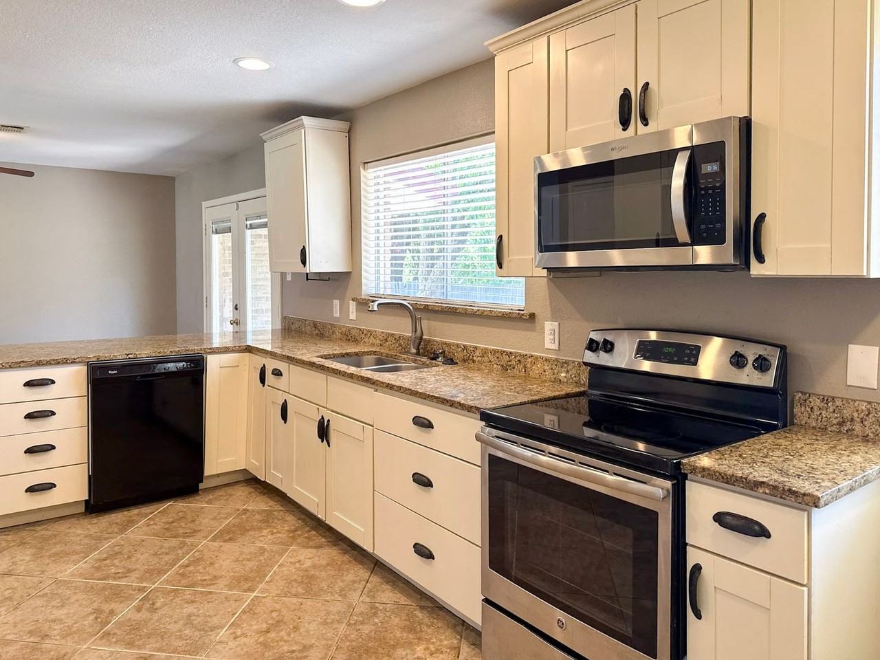 54192 Sun Valley St - Photo 2 of 30