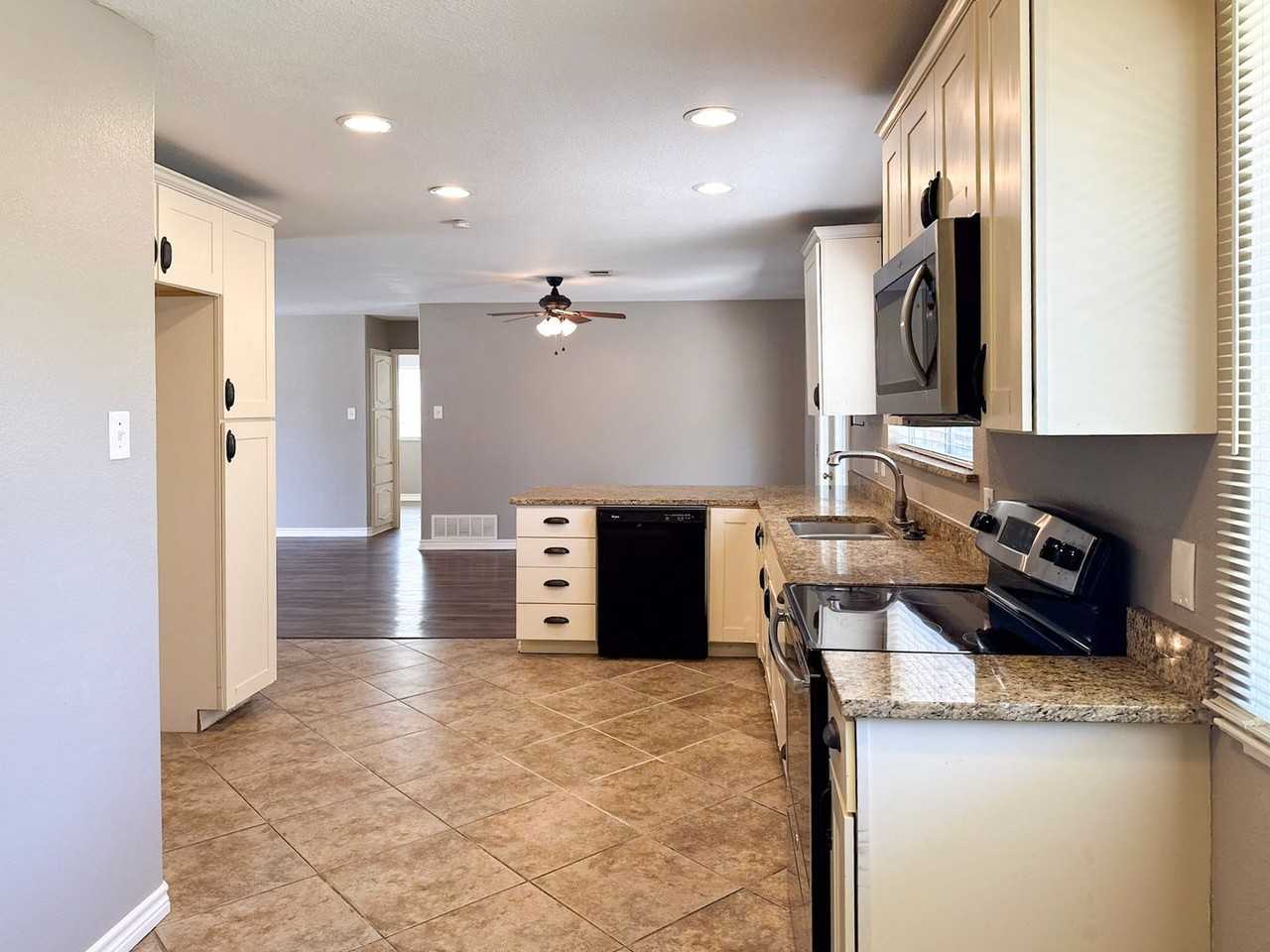 54192 Sun Valley St - Photo 3 of 30