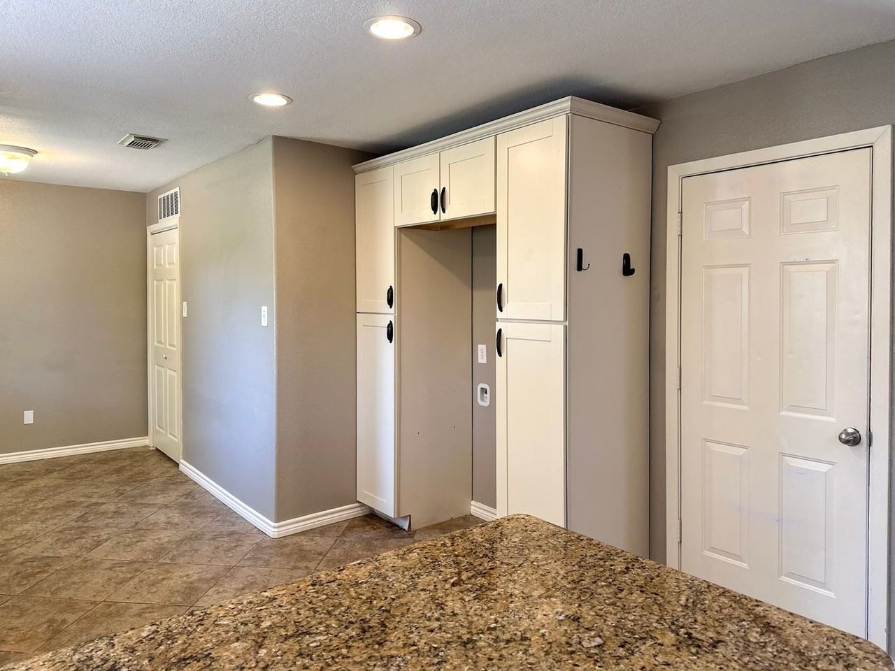 54192 Sun Valley St - Photo 4 of 30