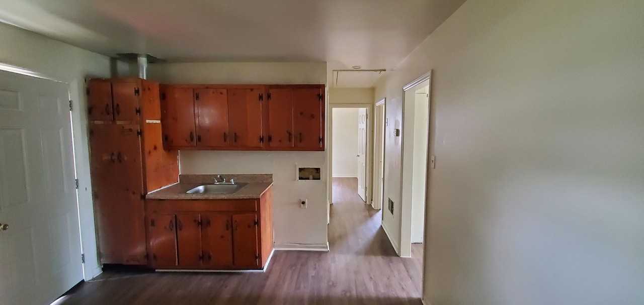 2503 1/2 Campbell St - Photo 2 of 8