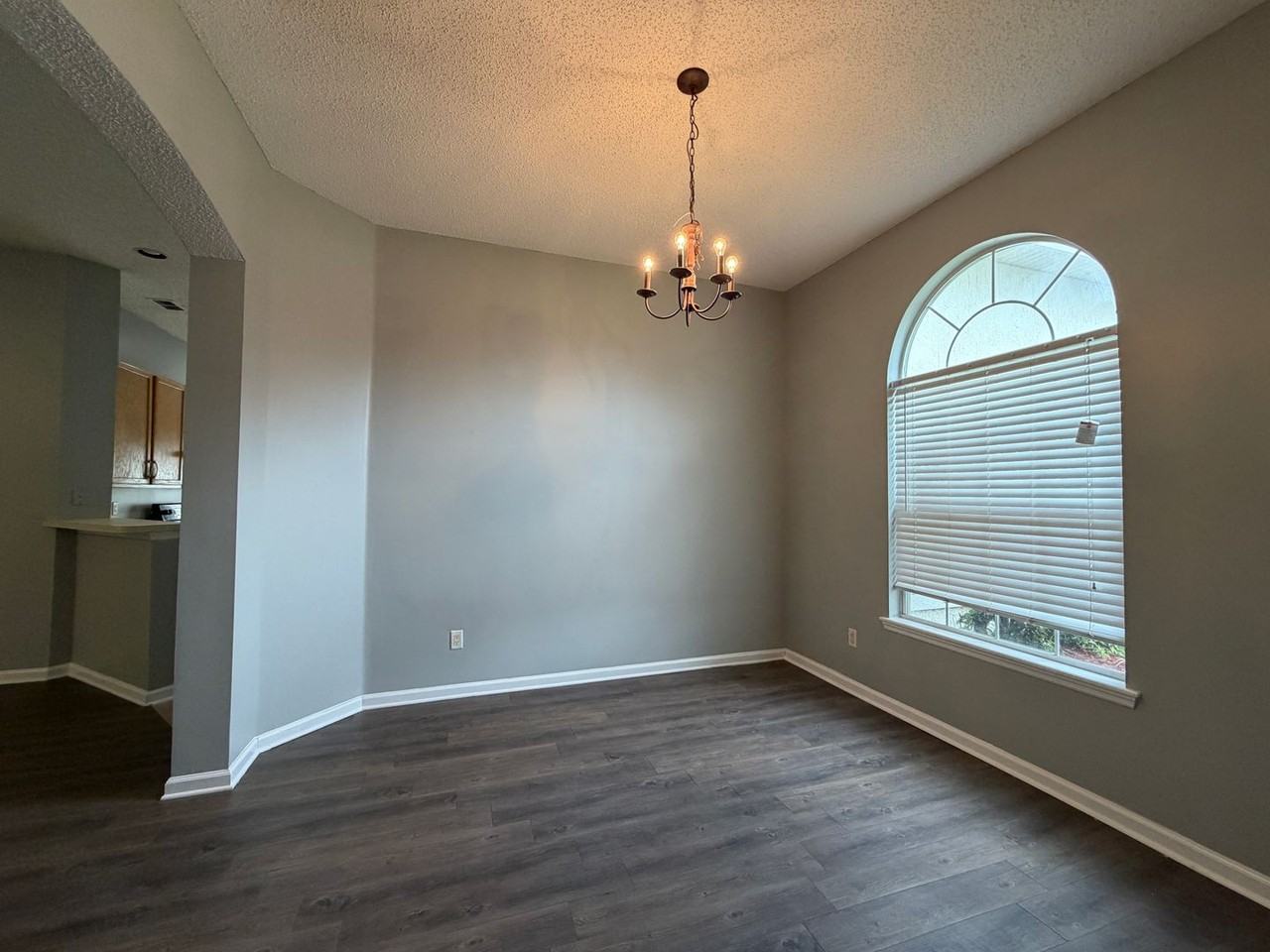 3041 Southhall Ct - Photo 4 of 17