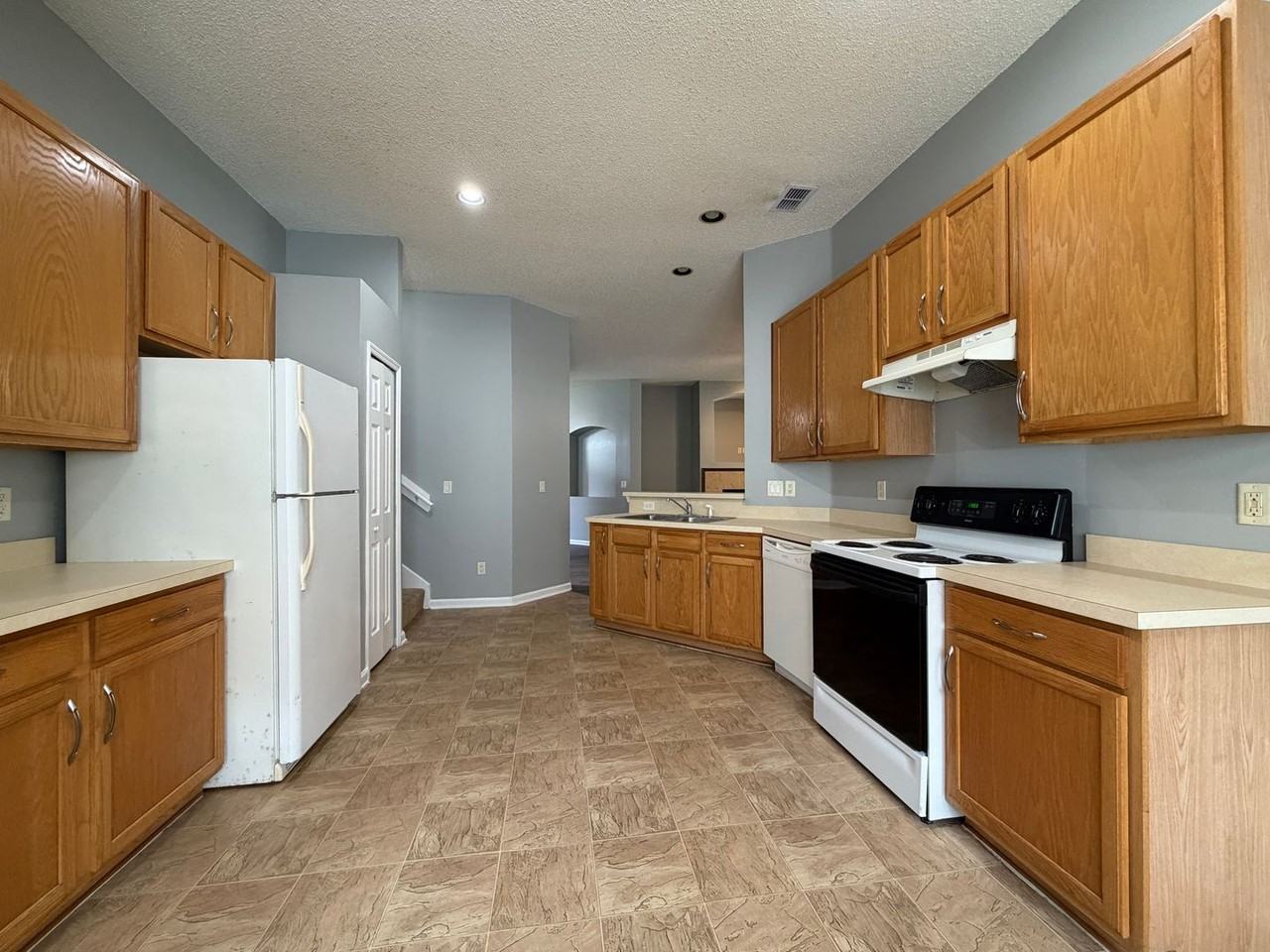 3041 Southhall Ct - Photo 6 of 17