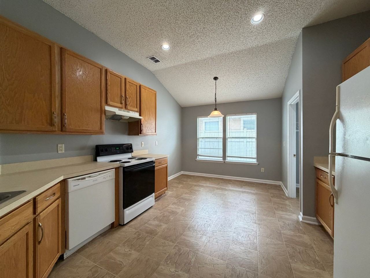 3041 Southhall Ct - Photo 7 of 17