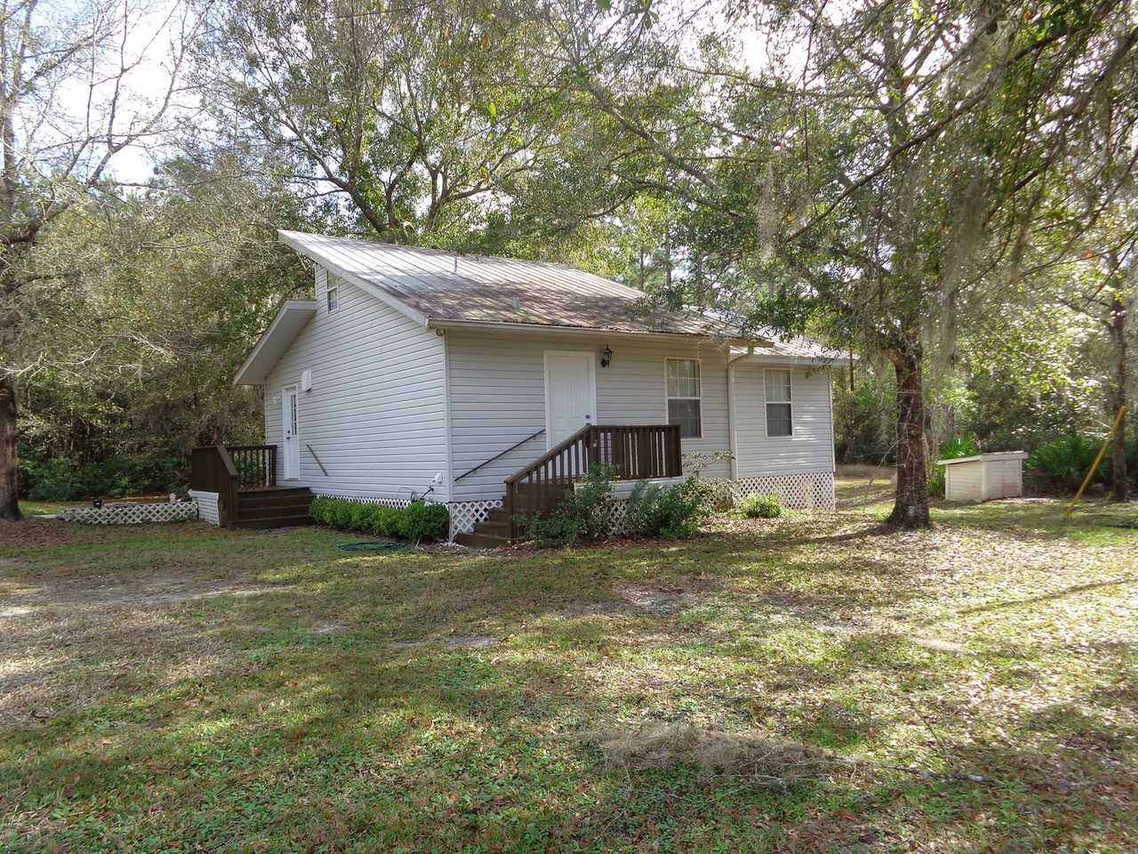 3329 Ne County Road 234 - Photo 2 of 22