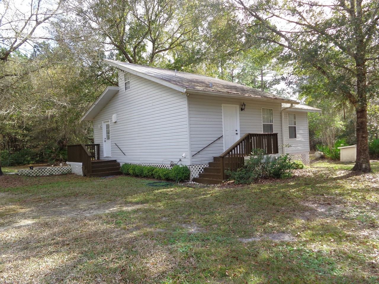 3329 Ne County Road 234 - Photo 3 of 22