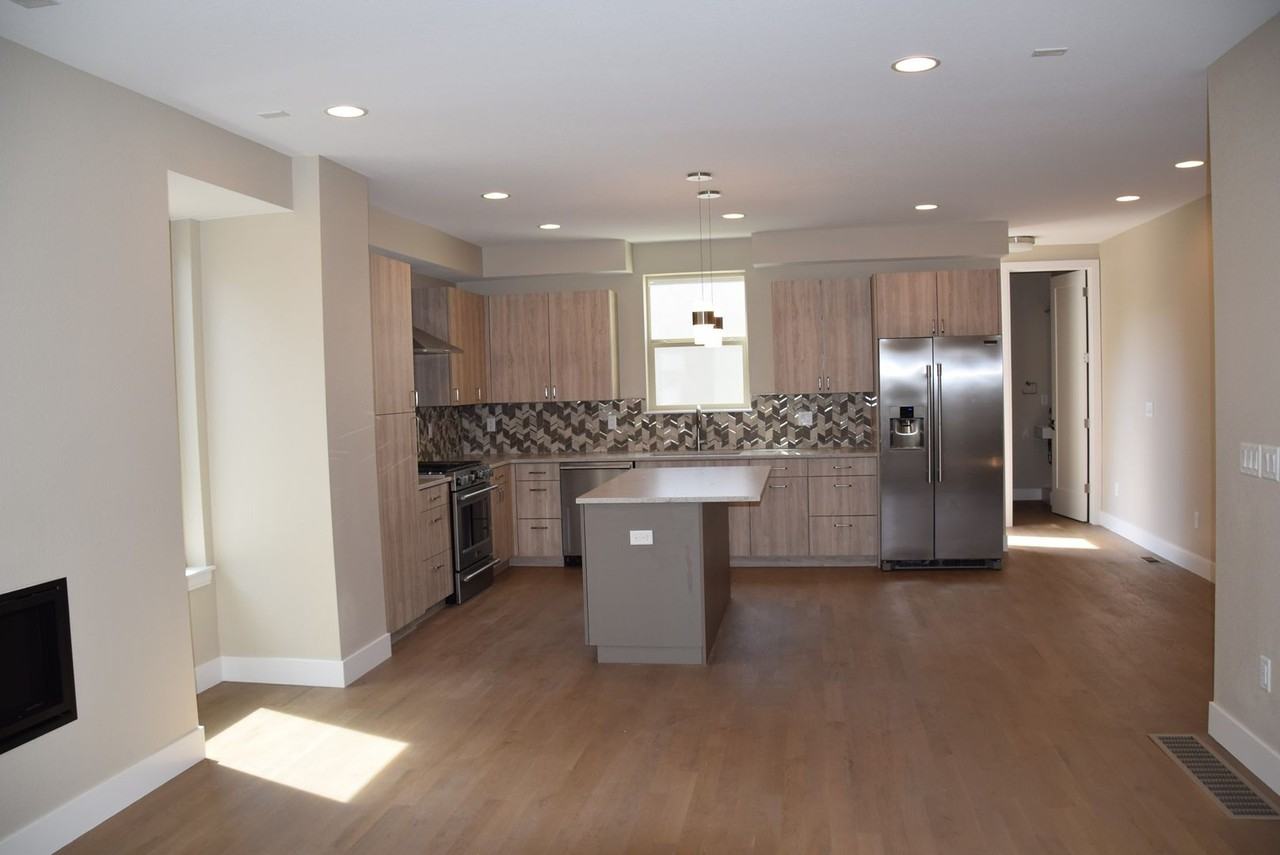 712 W 1st Ave - Photo 2 of 21