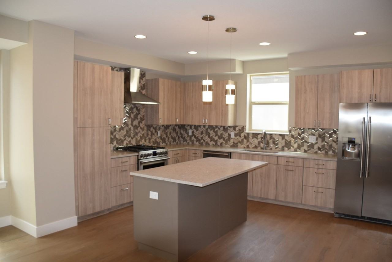 712 W 1st Ave - Photo 4 of 21