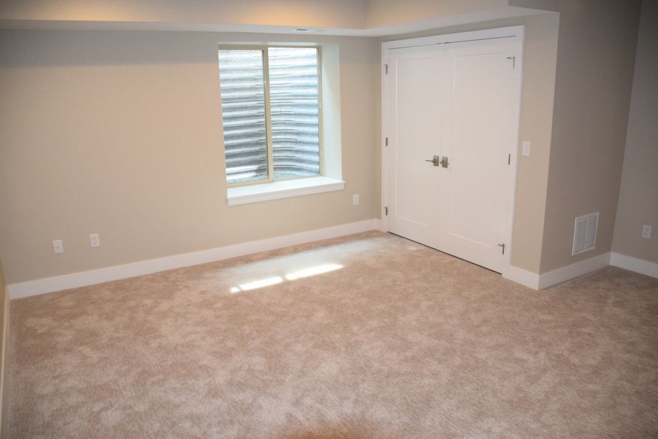 712 W 1st Ave - Photo 5 of 21