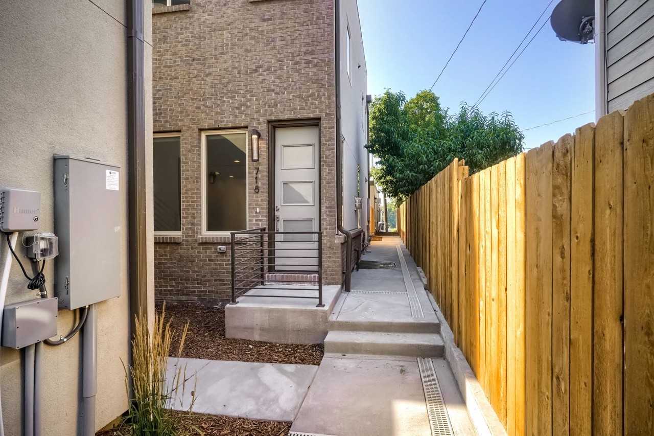 718 W 1st Ave - Photo 4 of 50