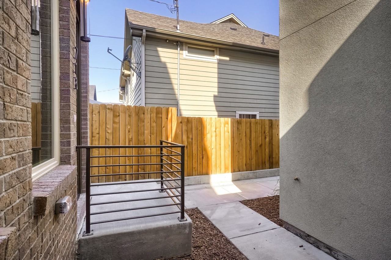 718 W 1st Ave - Photo 7 of 50
