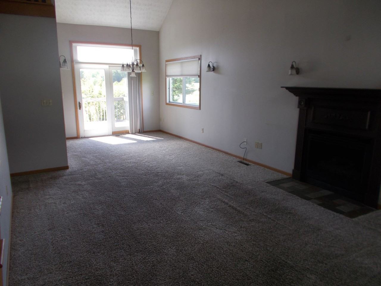 1740 Tanglewood Dr - Photo 3 of 28