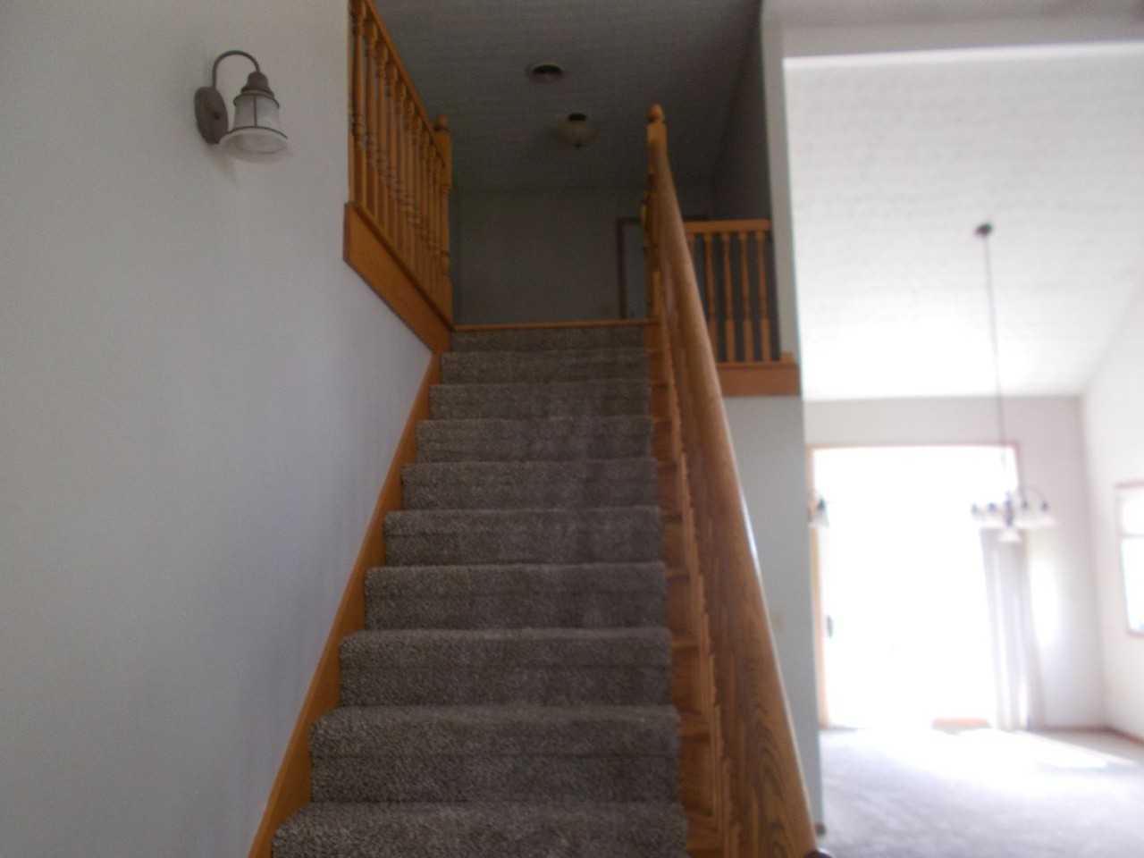 1740 Tanglewood Dr - Photo 4 of 28