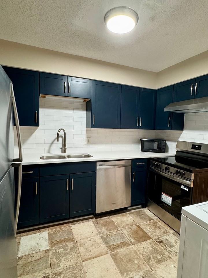 107 Oak Tree Dr - Photo 4 of 11
