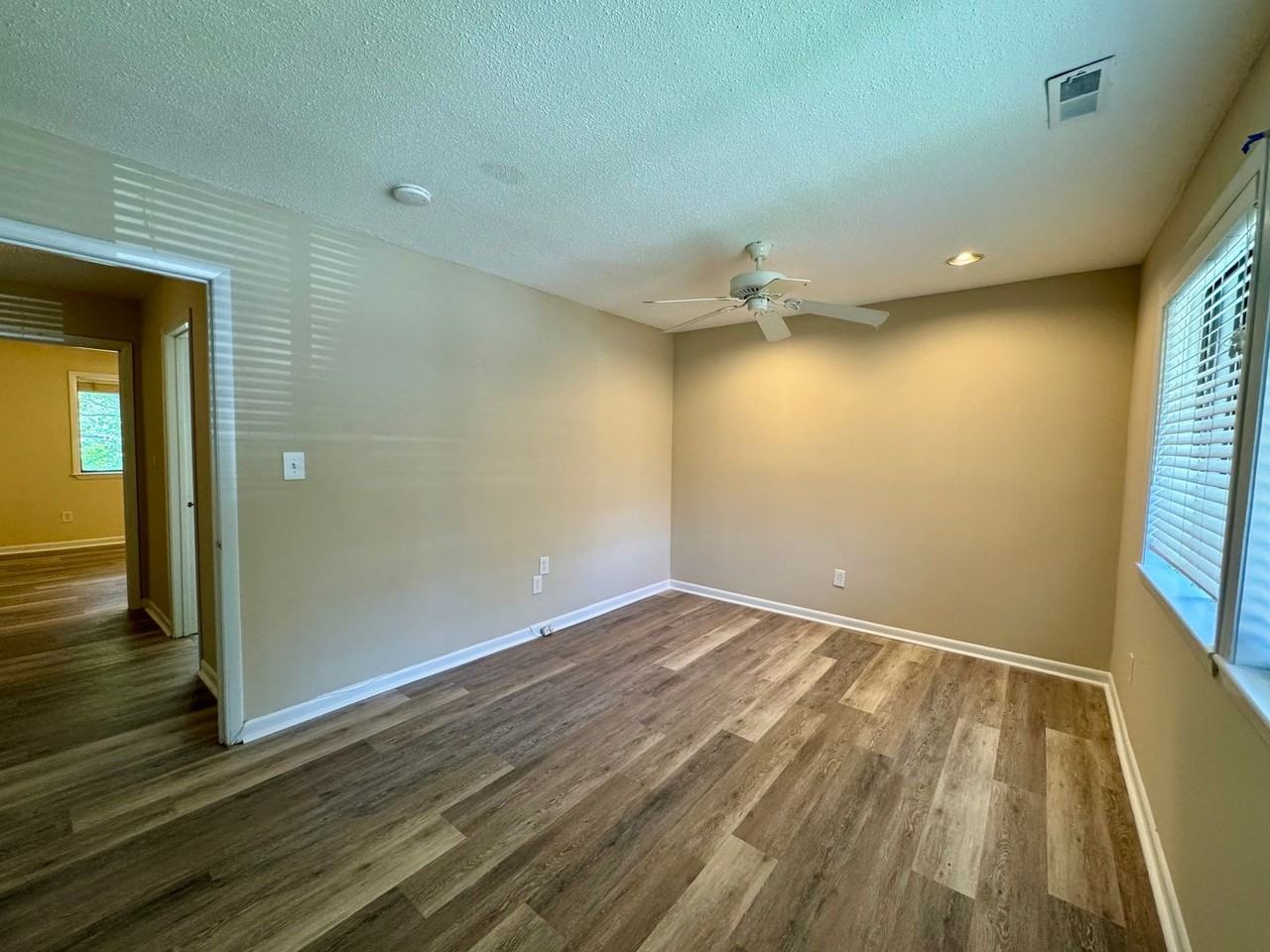 107 Oak Tree Dr - Photo 7 of 11
