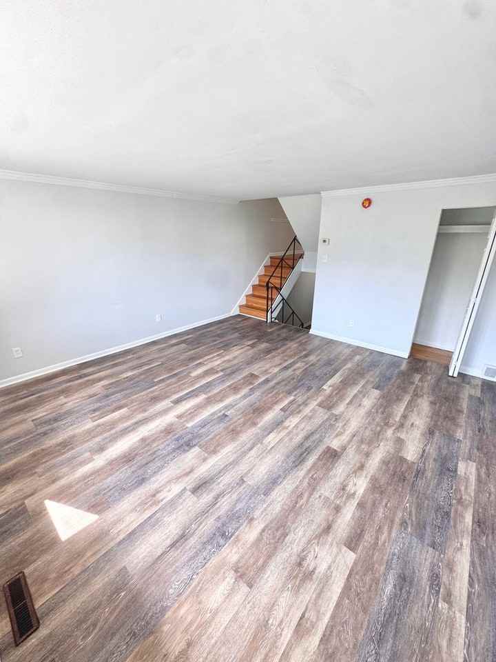 1962 S Hall St - Photo 2 of 23