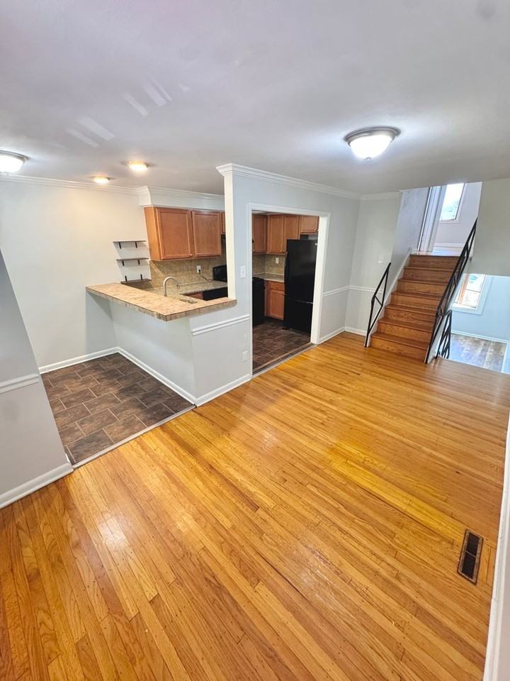 1962 S Hall St - Photo 6 of 23