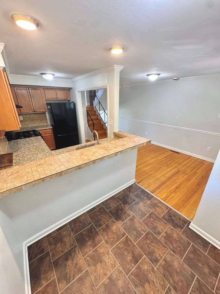 1962 S Hall St - Photo 7 of 23