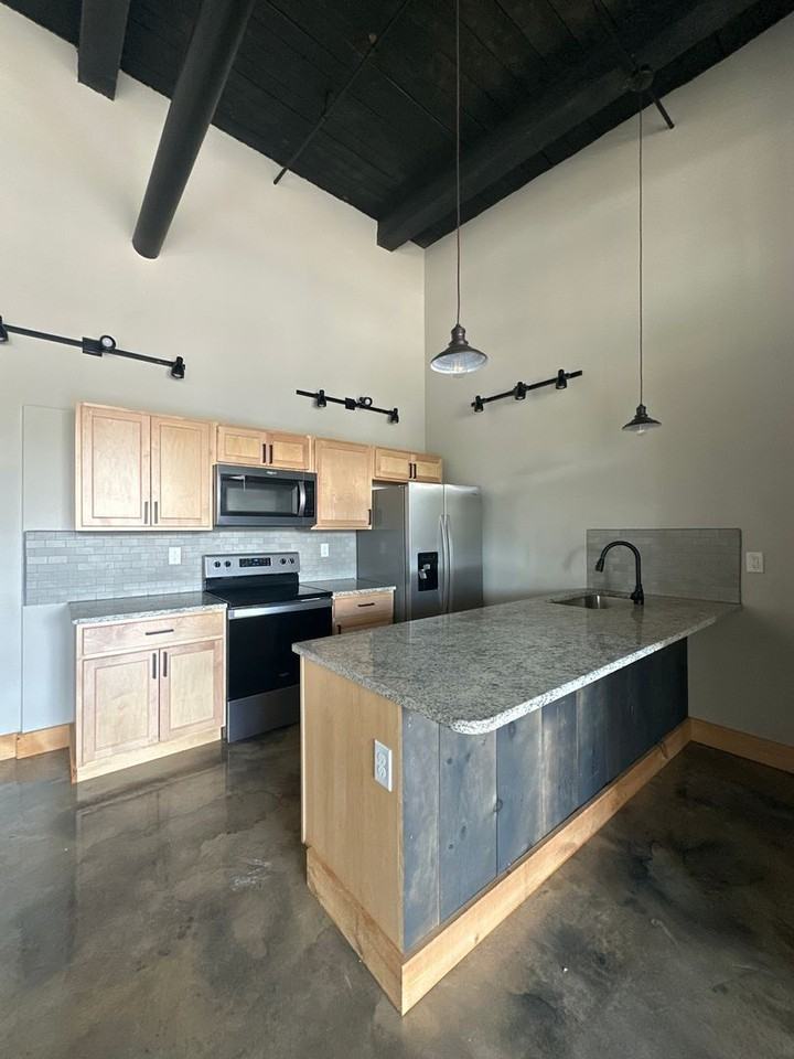 214 N Franklin Street - Photo 3 of 12