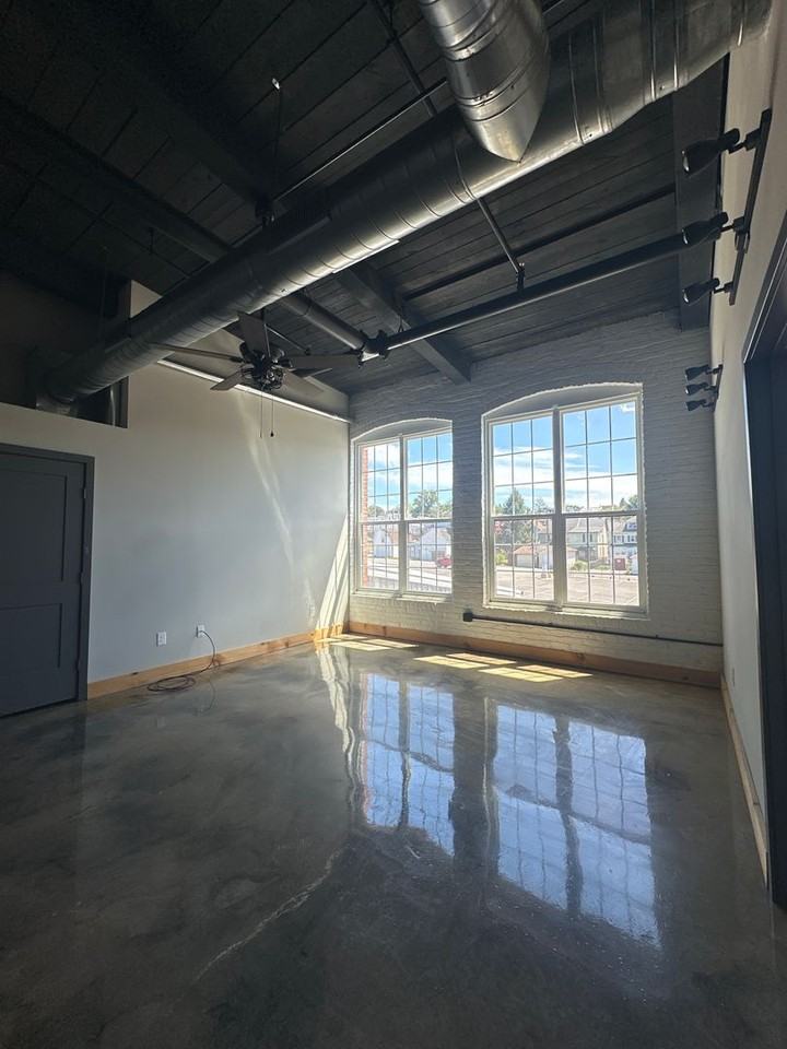 214 N Franklin Street - Photo 6 of 12