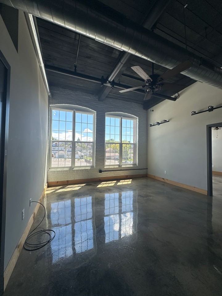 214 N Franklin Street - Photo 7 of 12