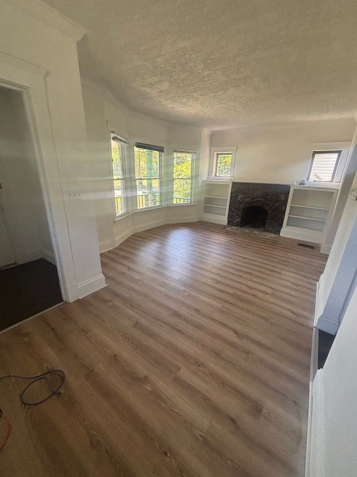 12327 Phillips Ave - Photo 2 of 10