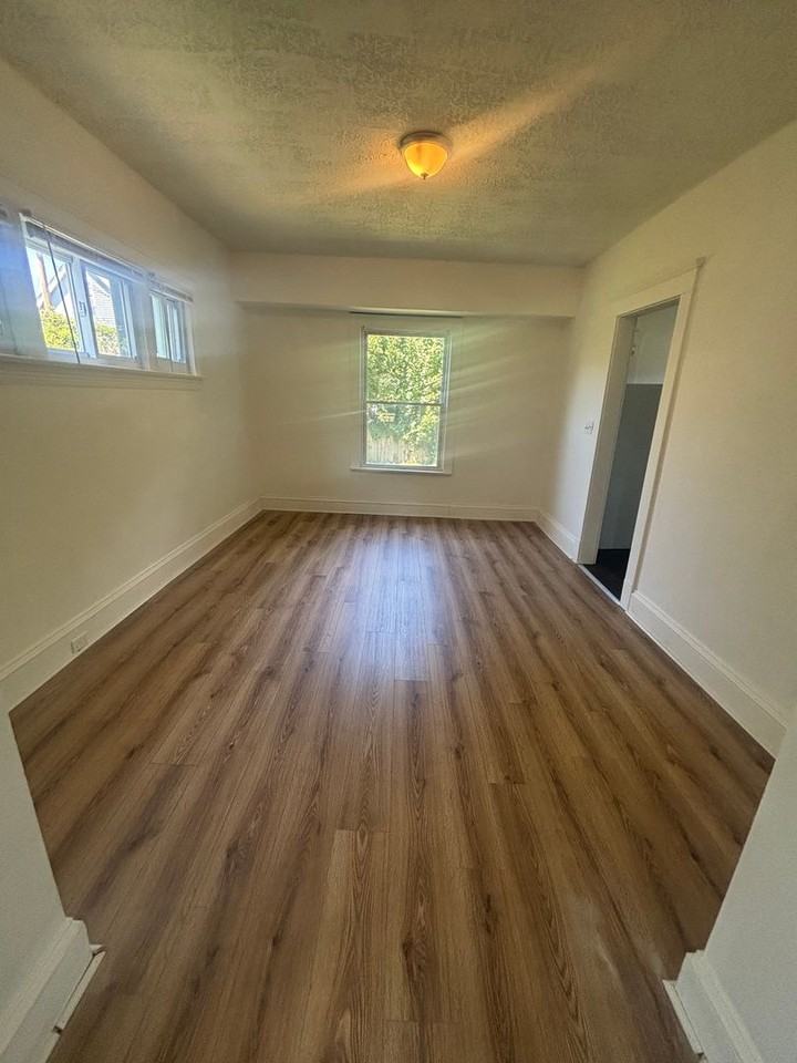 12327 Phillips Ave - Photo 3 of 10