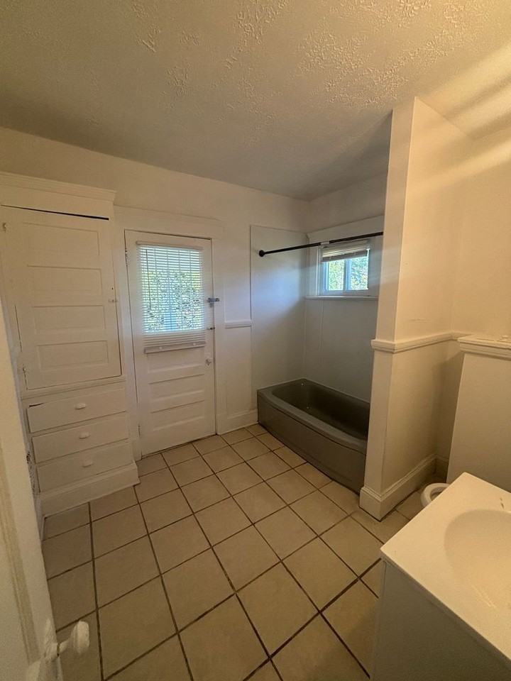 12327 Phillips Ave - Photo 4 of 10