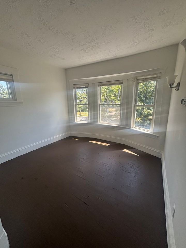 12327 Phillips Ave - Photo 7 of 10