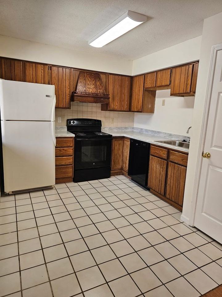 106 E Green Meadows Rd #9 - Photo 3 of 20