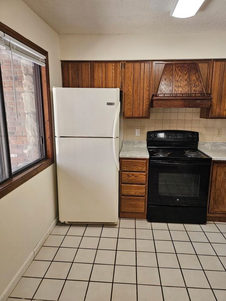 106 E Green Meadows Rd #9 - Photo 4 of 20