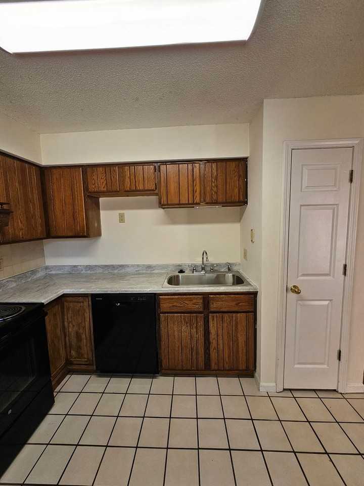 106 E Green Meadows Rd #9 - Photo 5 of 20