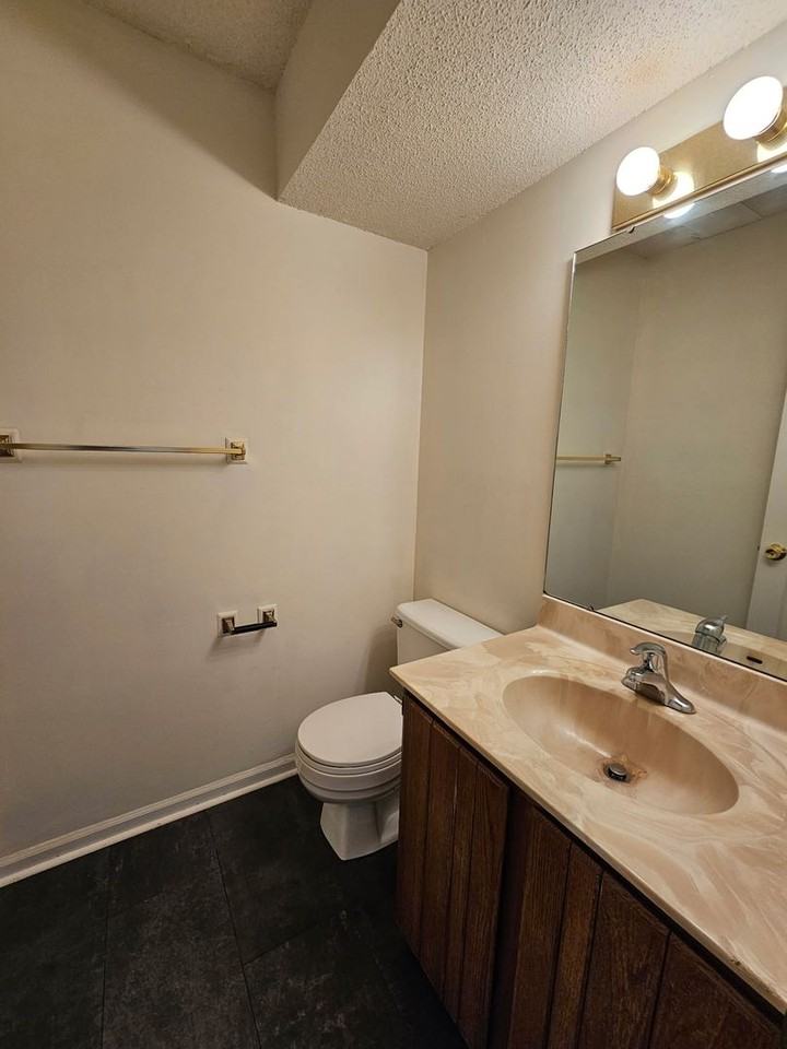 106 E Green Meadows Rd #9 - Photo 6 of 20