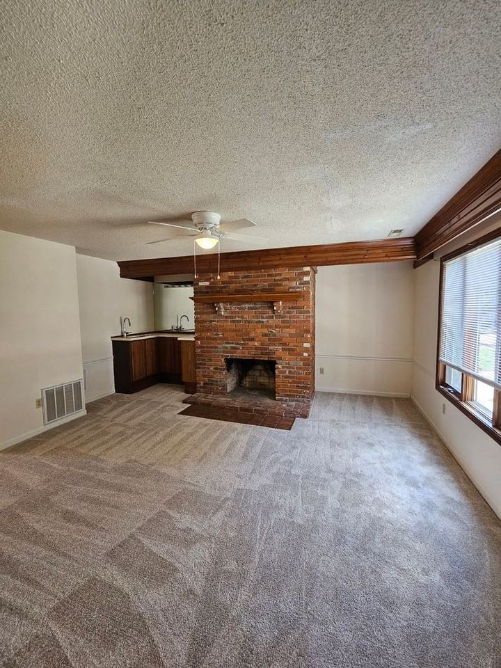 106 E Green Meadows Rd #9 - Photo 7 of 20