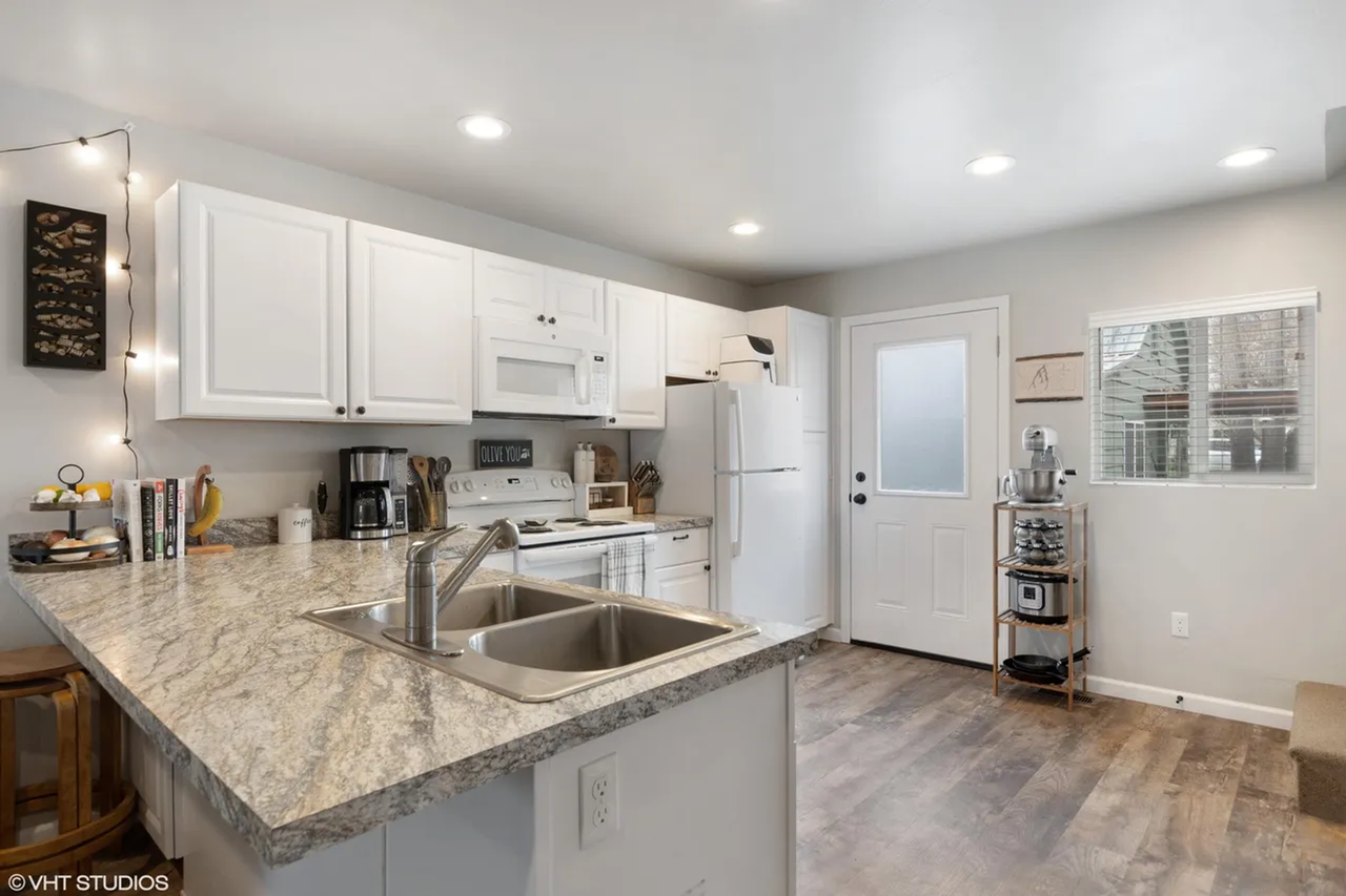 621 1/2 8th St W - Photo 5 of 16