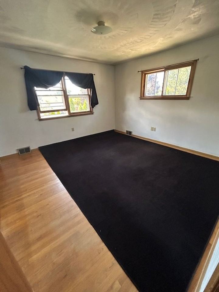 1334 W 28th St - Photo 3 of 8