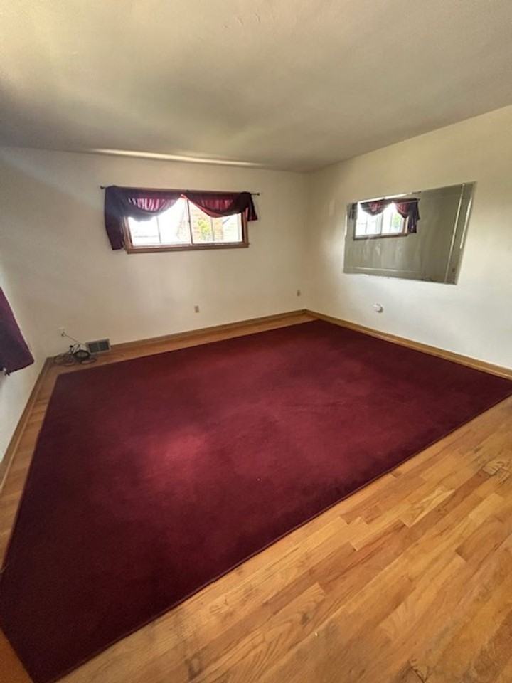 1334 W 28th St - Photo 6 of 8