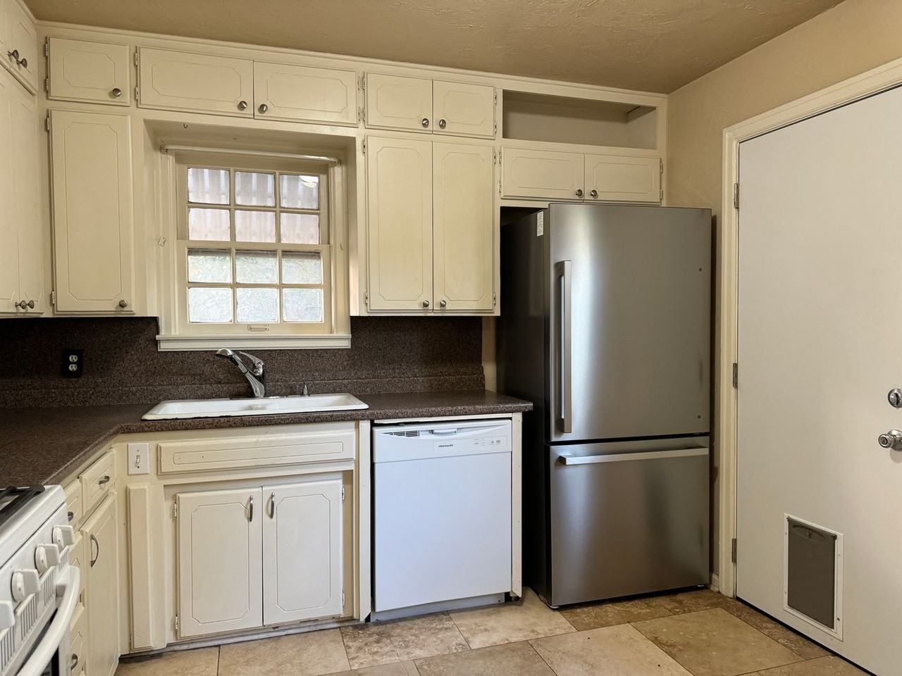 3233 Nw 43rd St - Photo 5 of 21