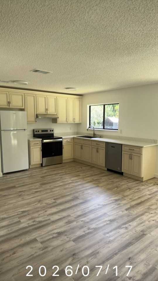1418 Paley Cir Se - Photo 2 of 27