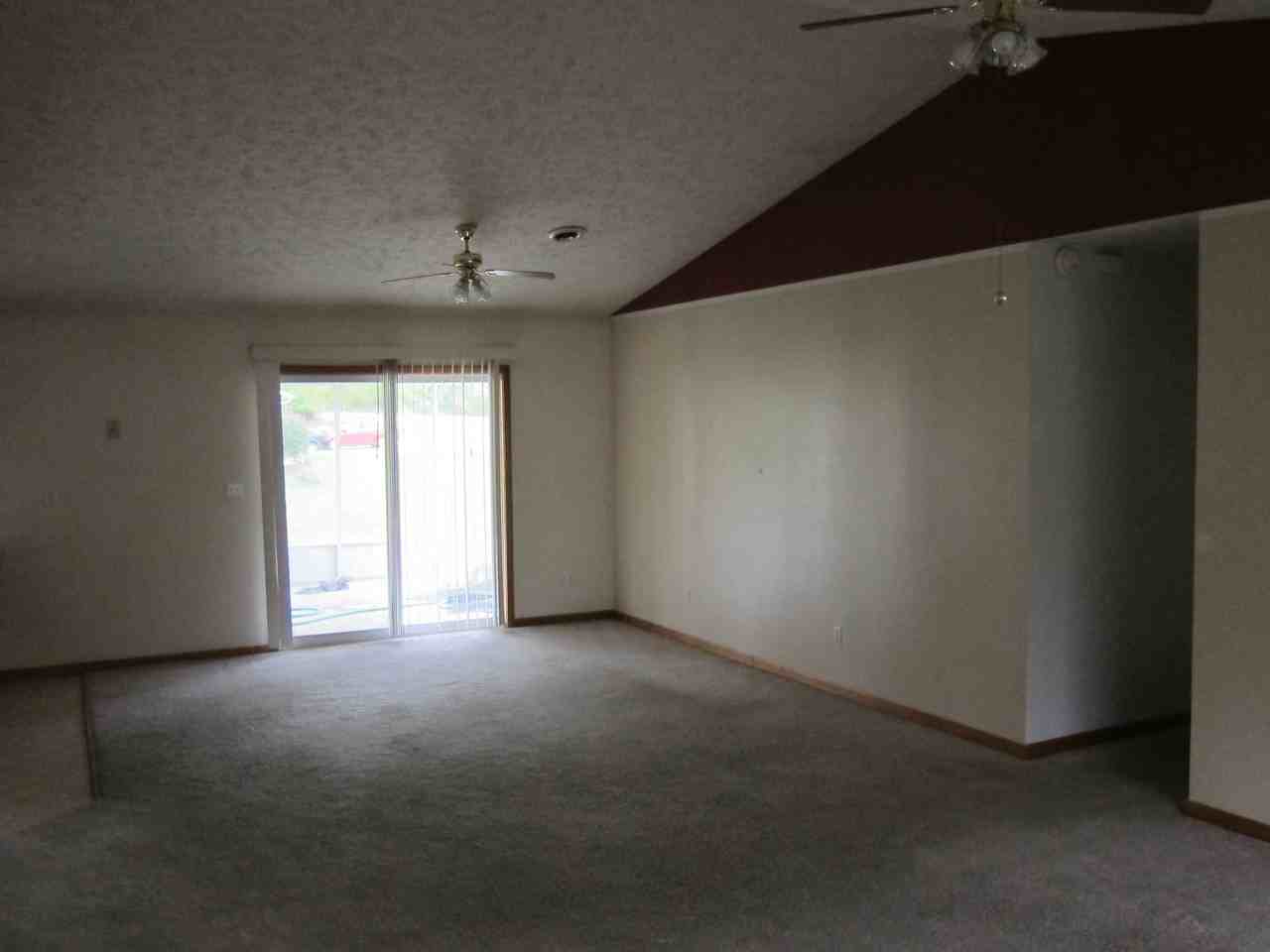 22194 Hedge Rd - Photo 3 of 4