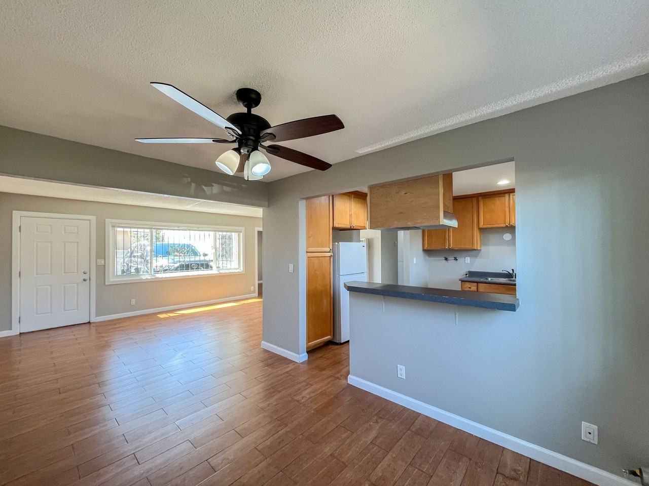 11303 S Lemoli Ave - Photo 5 of 19